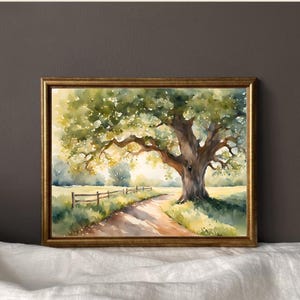 Puede incluir: Pintura acuarela de un gran &aacute;rbol verde con un camino de tierra que atraviesa un campo. El &aacute;rbol tiene un tronco grueso y ramas que se extienden sobre el camino. El sol brilla a trav&eacute;s de las hojas del &aacute;rbol, creando un efecto de luz moteada en el suelo.