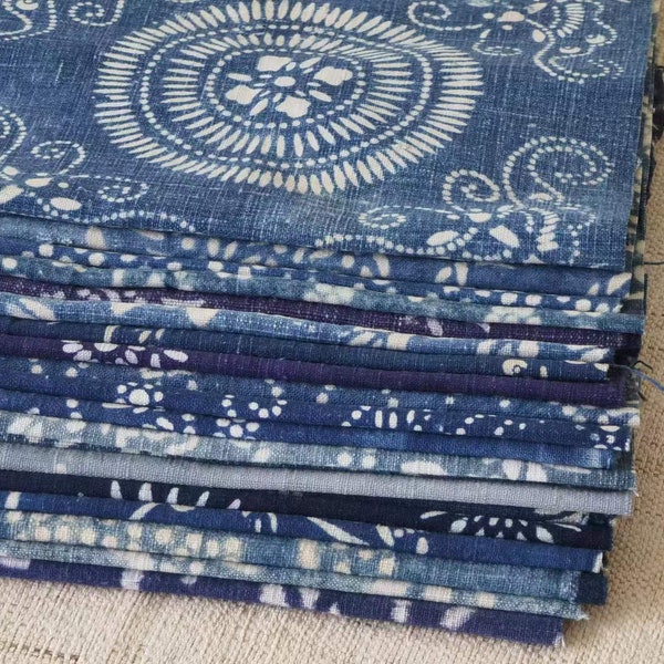 Lot de 10 chutes de tissu batik chinois vintage - 20 x 20 cm - lot de tissu en coton bleu indigo imprimé à la main au motif aléatoire