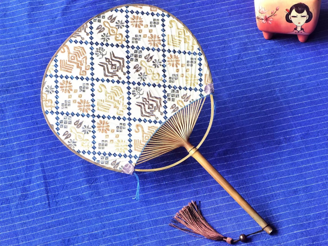 Brother Vellies Sisal Fan Round‎ Hand Carved Handle Castellamare Toquilla Palm Hand Fan | Hand-Braided Artisan  main image 3