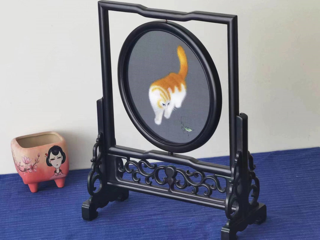 中国蘇州 両面色違い刺繍 猫 カマキリ 工芸品 - メルカリ