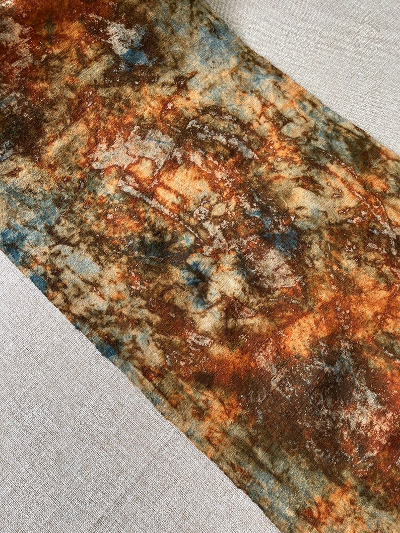 Hand botanisch geverfde katoenen handgeweven stof Shibori tie dye indigo en ijzerroest geverfd 44 cm breed verkocht per meter afbeelding 4