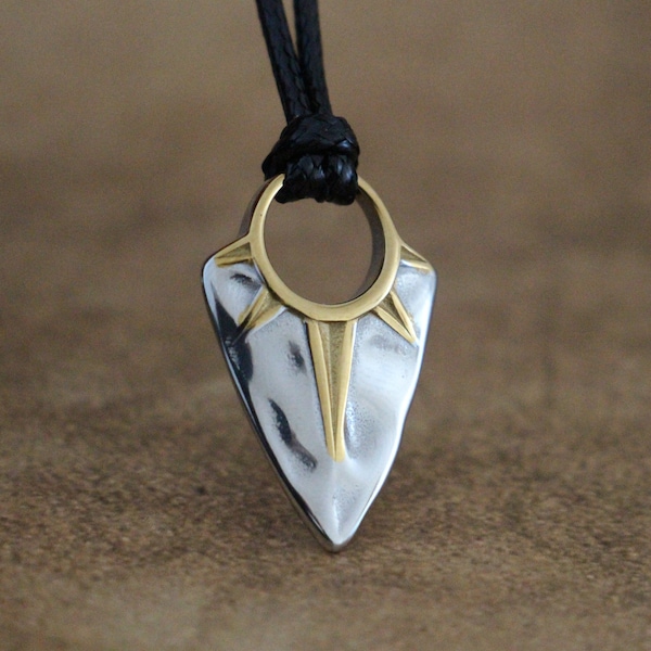 Collier LE GUERRIER SOLAIRE Pendentif homme flèche soleil Solarwarrior Sunwarrior sun arrow