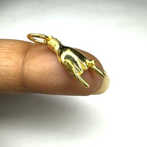 18K Solid Gold Italian Good Luck Mano Cornuto Hand Charm do naszyjnika, Złoty wisiorek Mano Cornuto, Złoty urok do wisiorka, Złoty naszyjnik Hamsa
