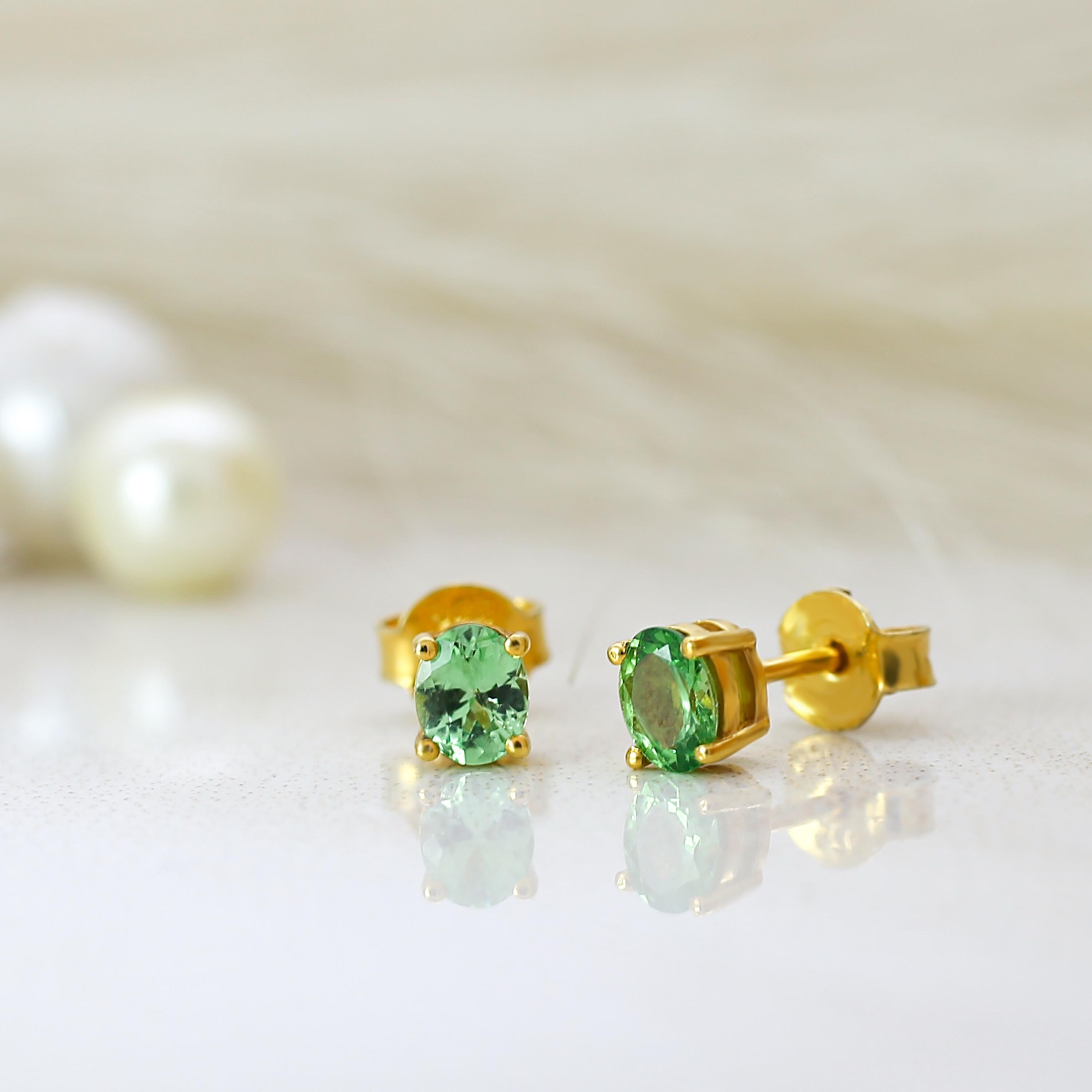 天然ツァボライトグリーンガーネットスタッドピアス 18Kイエロー