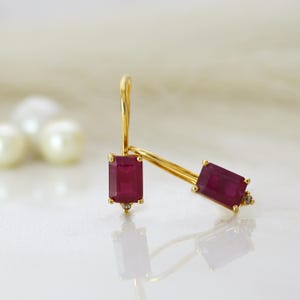 Natuurlijke robijn en diamanten hoepel 18K geel goud-oorbellen-handgemaakte vrouwenoorbel, gouden oorhaak, cadeau voor haar, sluiting met hendel, cabochon