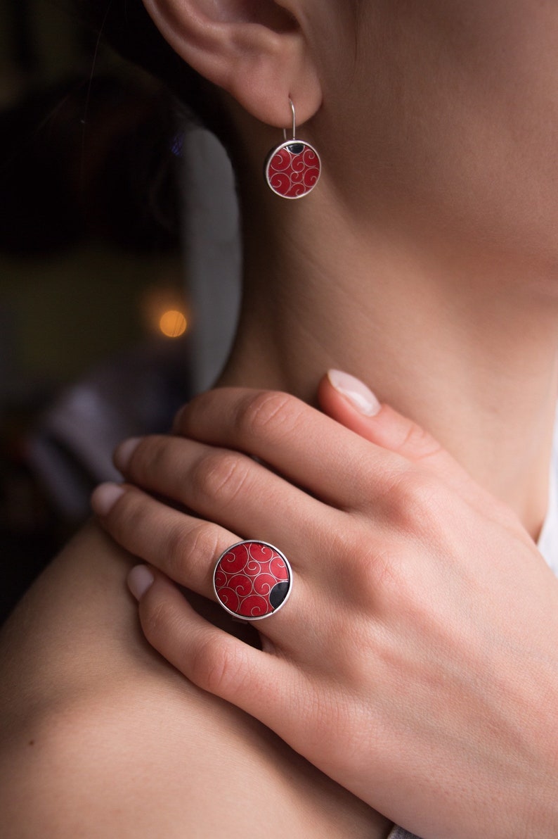 Enamel ring Sterling silver Cloisonné enamel Red enamel ring Circle enamel ring Red velvet Handmade enamel ring Art jewelry Authors work image 3