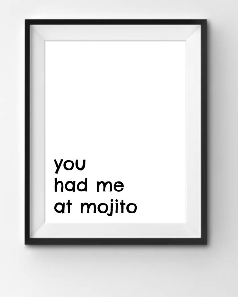 Pu&ograve; includere: Stampa incorniciata in bianco e nero con il testo "you had me at mojito" in un carattere moderno.
