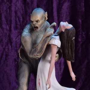 Bram Stokers Special Edition &#39;Dracula Bat with Lucy&#39; 1/6 Scale Resin Model Kit
