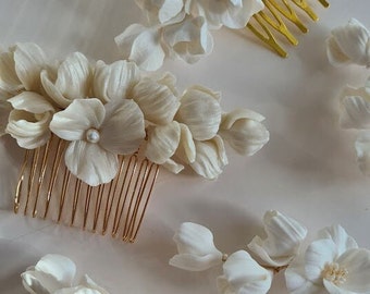 SOPHIE | Soft ivory flower hair comb, white clay floral hairpin, bridal headpiece, bridal hair accessories, wedding hair accessory