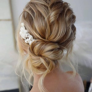SOPHIE | Soft Ivory Flower Hair Comb, White Clay Floral Hairpin, Bridal