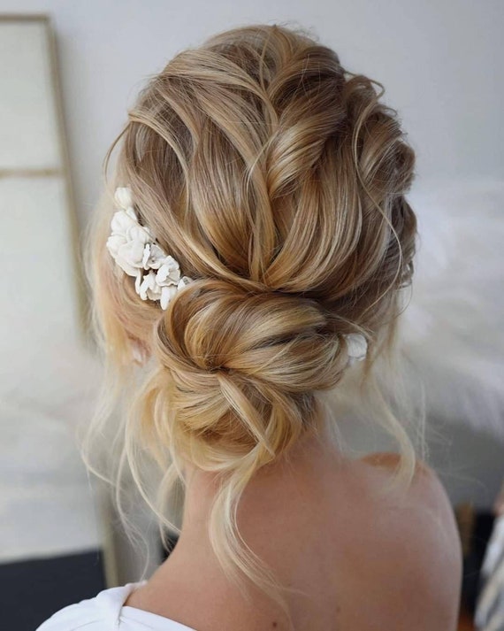 Ivory Floral Hair Comb – Hand-sculpted Petals, Pearls  display picture 1