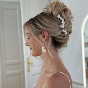 DREAMY WHITE hairpins, porcelain flower hair slides, wedding hair accessories, bridal hairpins with pearls
