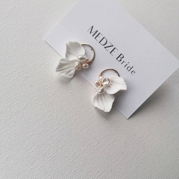 CORA stud earrings with natural pearls, bridal earrings, bridal jewellery