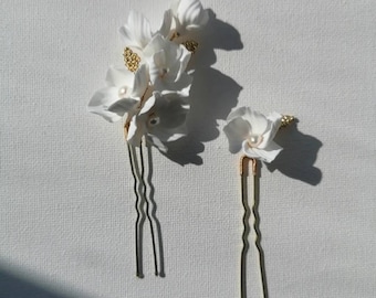 ANNIE hairpins, bridal hairpins, white flower hairpin set, bridal hair accessories with pearls, floral hair slide, bridal jewellery