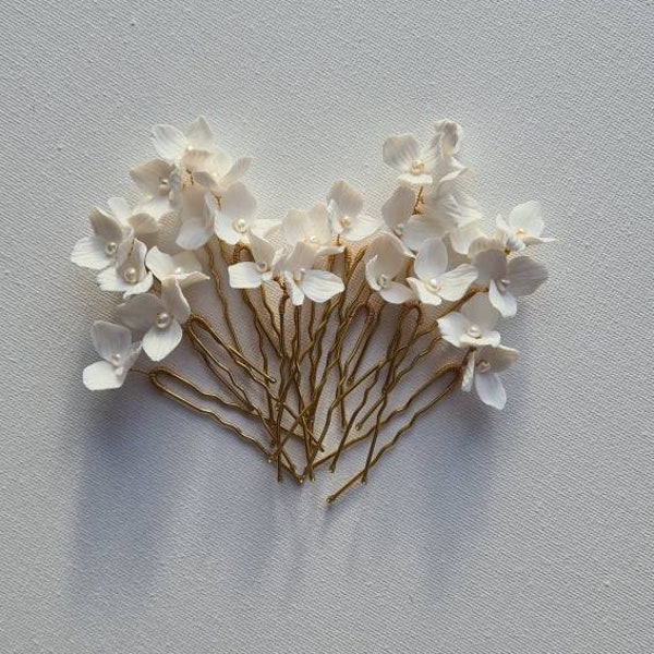 LUCY / Accessori per capelli floreali da sposa, forcine per capelli con piccoli fiori bianchi, fermagli per capelli con fiori di argilla fatti a mano, accessori per capelli da sposa