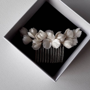 SOPHIE Braut Haarkamm - Handgeformter Braut Haarkamm mit Blütenblättern, Perlen, Ivory, Brautschmuck