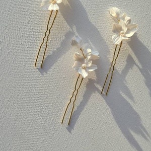 RAE | Floral bridal hairpins with freshwater pearls, wedding hairpins, white flower hair clips, bridal hair accessories, wedding jewellery