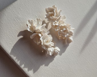 FLEUR | Bloemen bruidsverklaring oorbellen, witte bloem boho stijl oorbellen, bruiloft sieraden, bruidsoorbellen