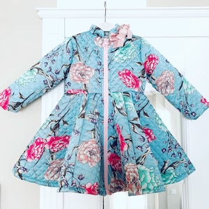 Increíble abrigo de las niñas, chaqueta de la niña del bebé, abrigo acolchado, impresión de la flor, abrigo azul, chaqueta acolchada, abrigo acolchado, abrigo del patinador de las niñas, vestido de skater