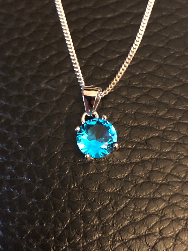 Blue Round Topaz .925 Sterling Silver Solitaier pendant necklace