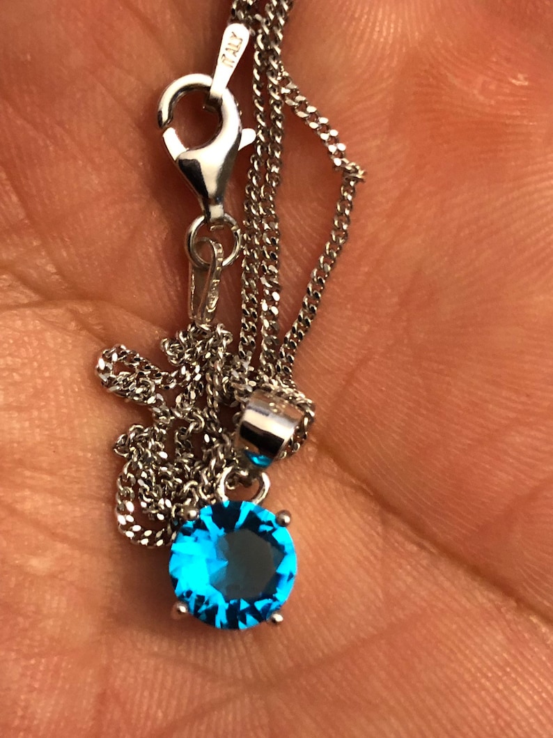 Blue Round Topaz .925 Sterling Silver Solitaier pendant necklace