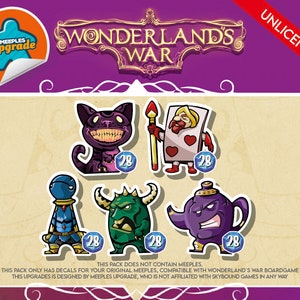 Puede incluir: Un conjunto de cinco calcomanías de meeple para el juego Wonderland's War. Las calcomanías representan un gato morado, un personaje rojo jugando a las cartas, un caballero azul, un monstruo verde y una tetera morada. Cada calcomanía tiene el número 28 impreso en ella. El texto "UNLICENCED" está impreso en la esquina superior derecha de la imagen. El texto "THIS PACK DOES NOT CONTAIN MEEPLES. THIS PACK ONLY HAS DECALS FOR YOUR ORIGINAL MEEPLES, COMPATIBLE WITH WONDERLAND'S WAR BOARDGAME THIS UPGRADES IS DESIGNED BY MEEPLES UPGRADE, WHO IS NOT AFFILIATED WITH SKYBOUND GAMES IN ANY WAY" está impreso en la parte inferior de la imagen.