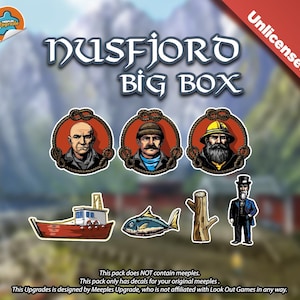 Puede incluir: Imagen de un paquete de actualización de juego de mesa con el texto "NUSFJORD BIG BOX". Incluye pegatinas de tres hombres en marcos circulares, un barco rojo, un pez, un tocón de árbol y un hombre con traje. Montañas en el fondo.