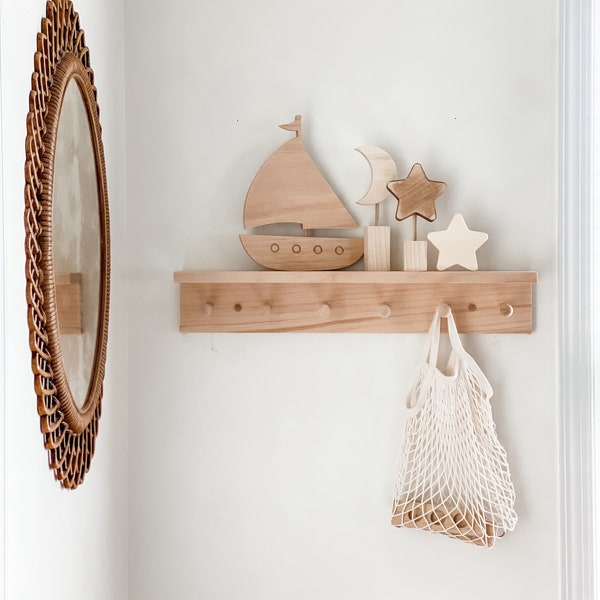 Wooden peg shelf - peg shelf nursery - nursery wall decor - shelf kids room - playroom shelf - entryway shelf with hooks