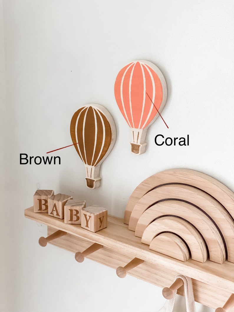 Montgolfière en bois montgolfière décoration de chambre d'enfant décoration murale de chambre d'enfant fille de baby shower cadeau de bébé neutre en matière de genre décoration d'étagère coral