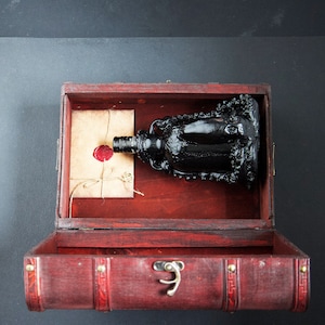 El Cofre del Kraken: Botella Kraken original, hecha a mano y personalizada, en un cofre del tesoro con una carta sellada (la botella está VACÍA)