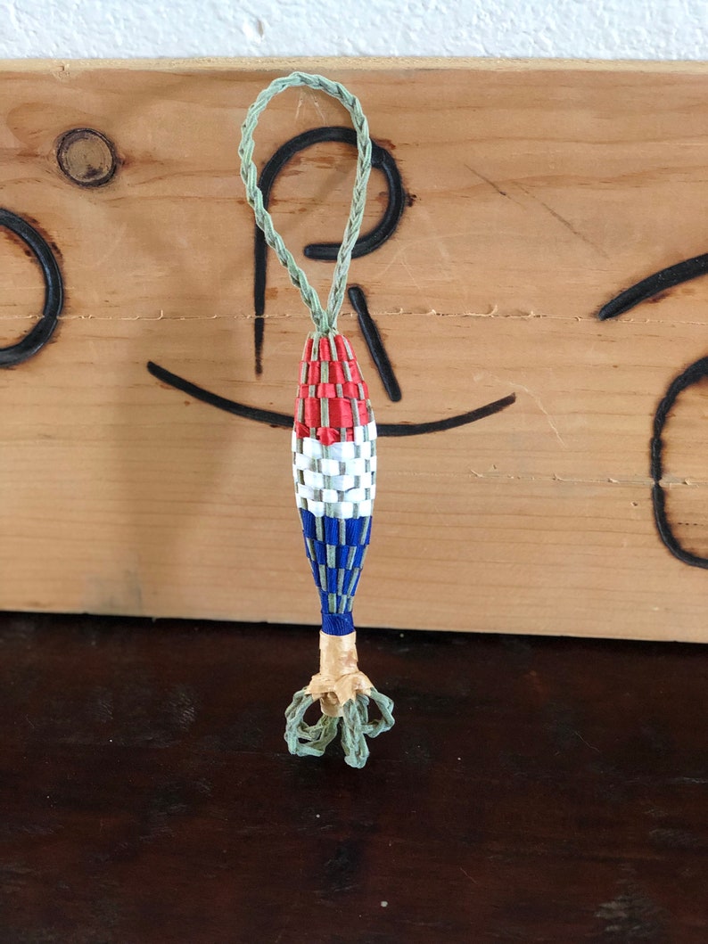 Lavender weave with hanging loop