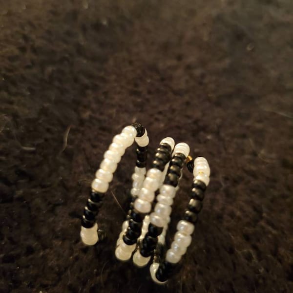 Pearly white and matte black seed bead ring on memory wire. A larger ring to truly make your own. Stylish