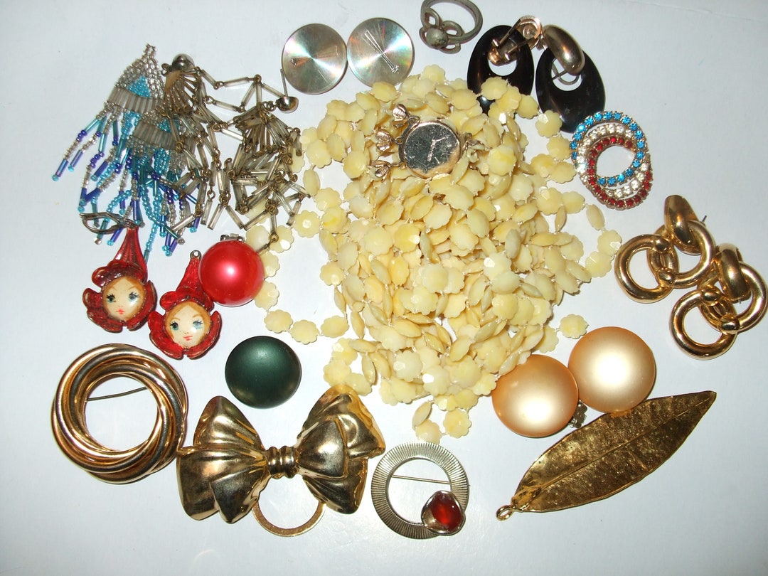 Vintage Lot of Broken Costume Jewelry, Parts and Pieces for Crafts