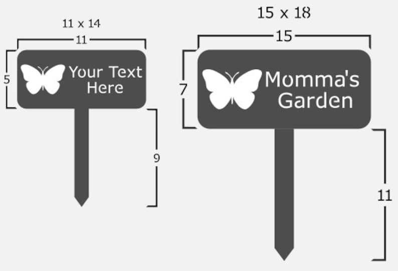 Puede incluir: Dos marcadores de jard&iacute;n de metal gris con siluetas de mariposas y texto. El marcador m&aacute;s peque&ntilde;o mide 11 pulgadas por 14 pulgadas y dice "Your Text Here". El marcador m&aacute;s grande mide 15 pulgadas por 18 pulgadas y dice "Momma's Garden".
