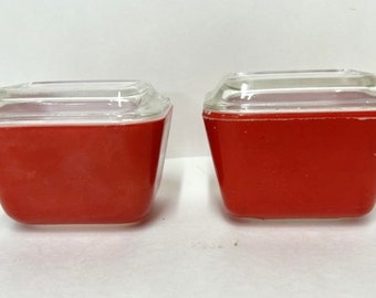 Pyrex Vintage primary Red, 1 1/2 cup Refrigerator Dish with Lid. 2 included in great condition