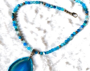 Collana con fetta di agata blu: gioielli in cristallo con pietre preziose