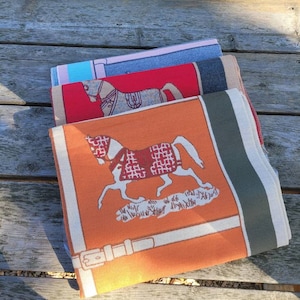Winter Horse Design Shawl in wool and Free Horse Bag Charm, Scarf, Horse, Stylish Shawl, Equestrian, self Gift, Barn life, Gift for Her