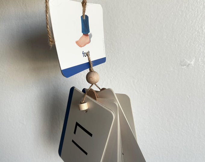 Card Shredder Toy with Driftwood for Small Animals