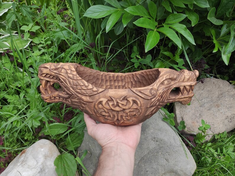 Exclusive bowl made of wood. Handmade work. The wolf and 