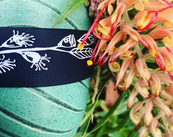 BLACK• Embossed Australian Flora Original ~Thermal Art Sleeve 4 reusable cup, VSCO Designed in Tasmania. BPA-Free Silicone Fits Hydro FLask