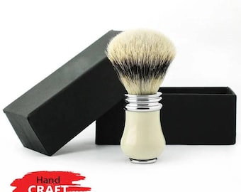 Handgemaakte synthetische scheerkwast met zilverpuntje: minimalistisch ivoorkleurig handvat