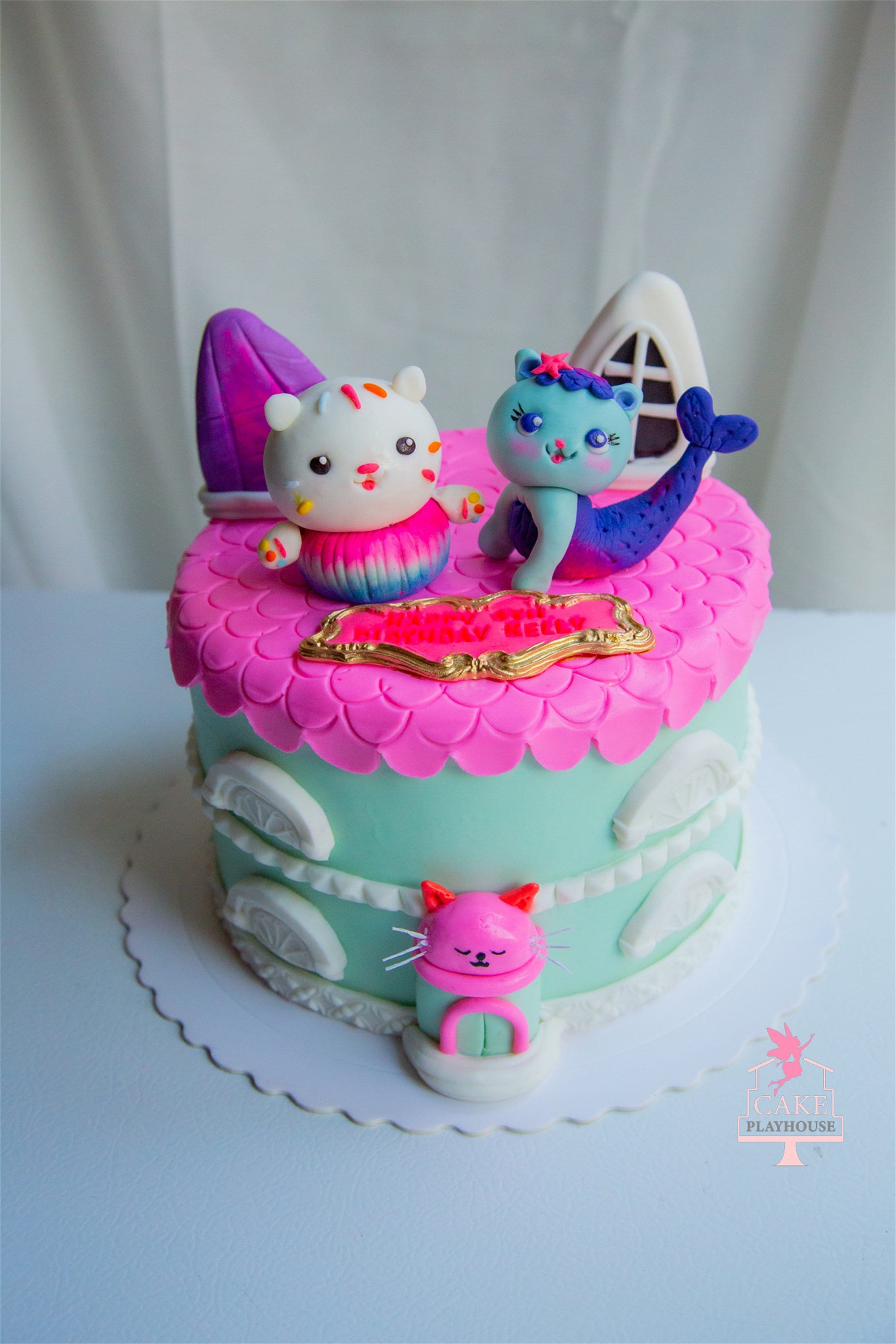 Design moi un Cake - 🐈 Cake design sur Gabby et la maison magique avec le  modelage à la main de Pandy pattes ! Pate a sucre @pastkolor Saveur : façon  fraisier