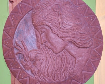 Bas-relief circulaire en terre cuite Profil d'une femme à la fleur.