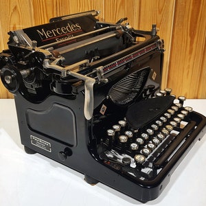 Restored Mercedes Favorit Typewriter: Vintage German-Made Gift