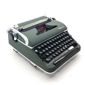 Olympia SM3 Typewriter with Case - The Most Special Gift - Vintage Green- Vintage Typewriter Working