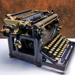Underwood Standard Typewriter 1925: Restored Antique Black Metal QWERTY