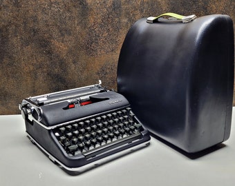 Olympia SM3 Black Typewriter + Black Bag - Premium Gift / Typewriter World / The Most Special Gift