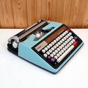 Brother Deluxe Typewriter, Vintage Working Typewriter, Super Discount, Ideal Gift for Writers, Retro Collectible