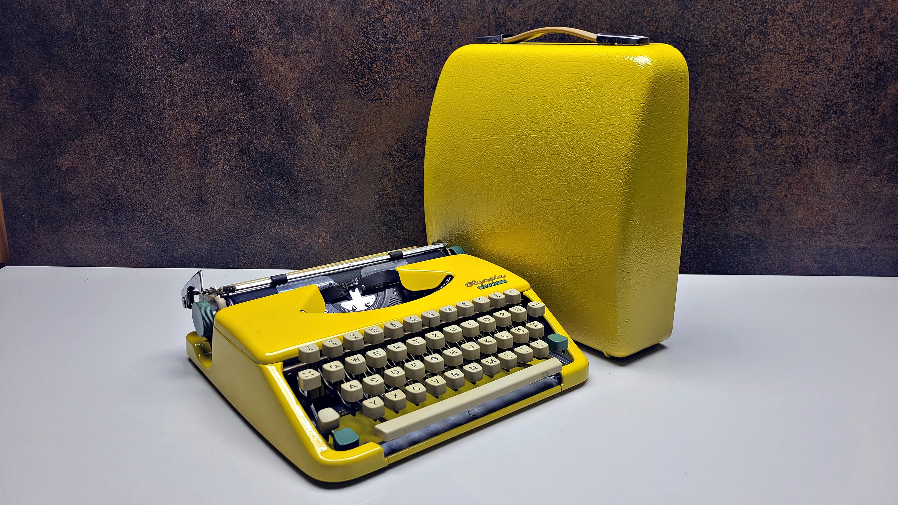 Máquina de Escribir Tippa Amarilla – La Vieja