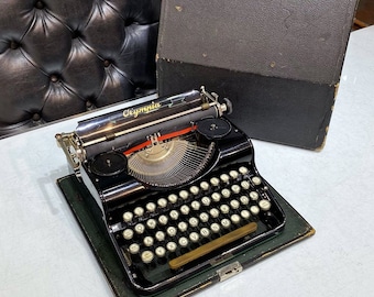 Olympia タイプライター 黒　ヴィンテージ1960年代 Olympia 7.6 De Luxe (1960-61) : r/typewriters